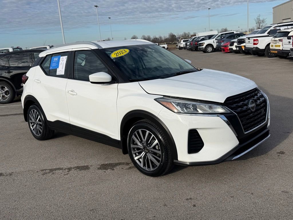 Used 2023 Nissan Kicks SV image 2