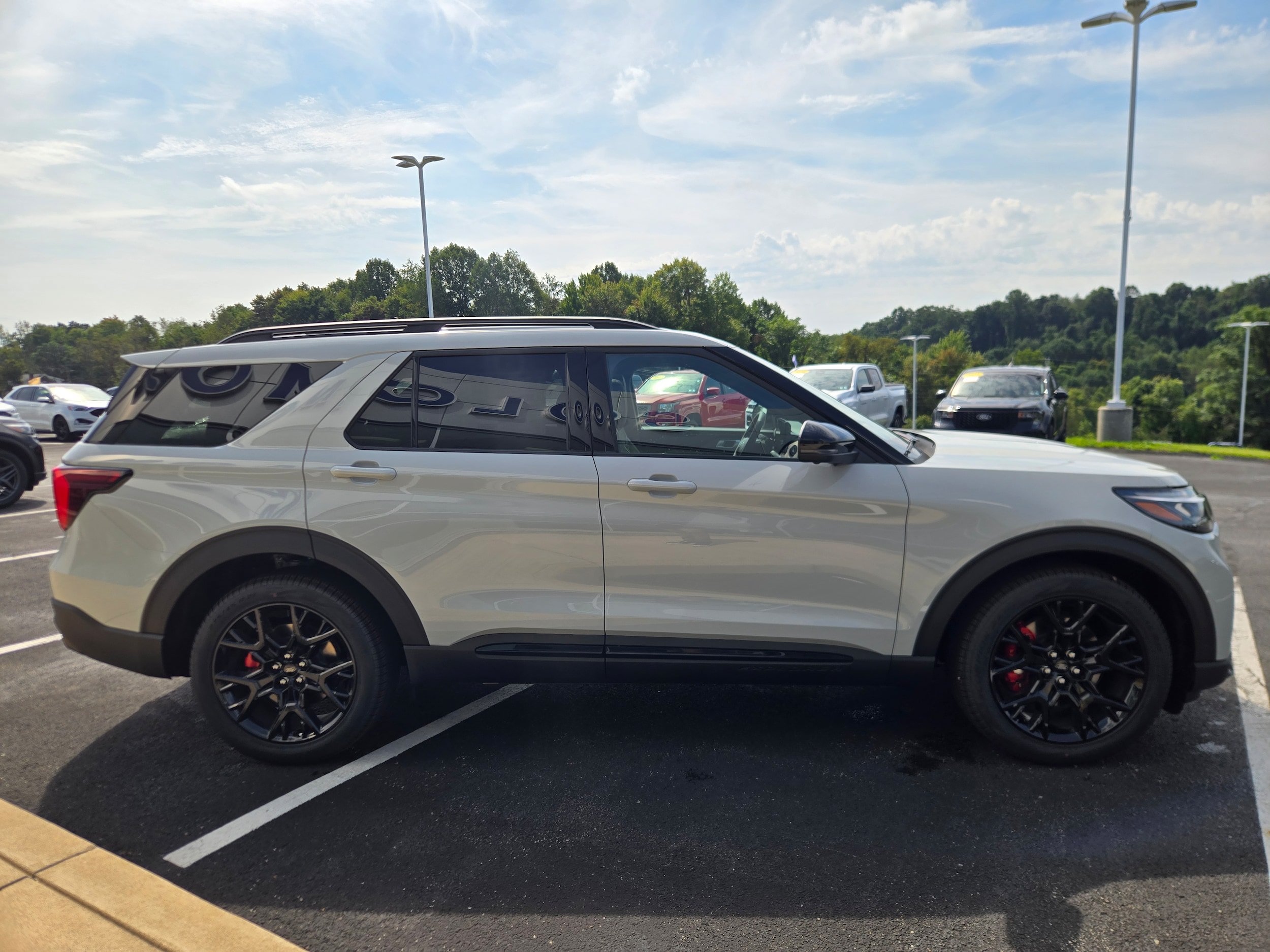 New 2027 Ford Explorer ST w/ Sun And Sound Package AWD/4WD image 4