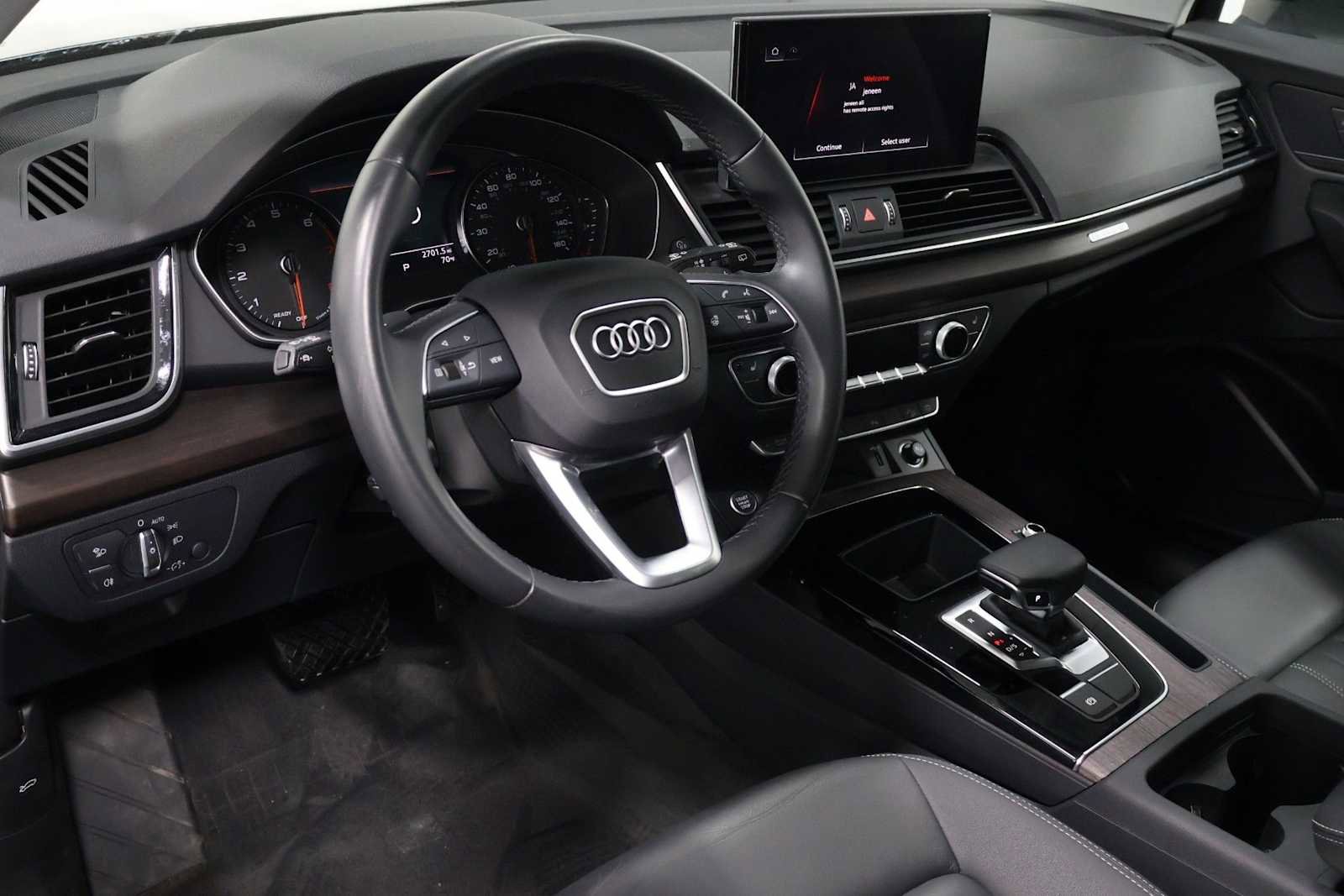 Used 2023 Audi Q5 2.0T Premium w/ Convenience Package AWD/4WD image 4