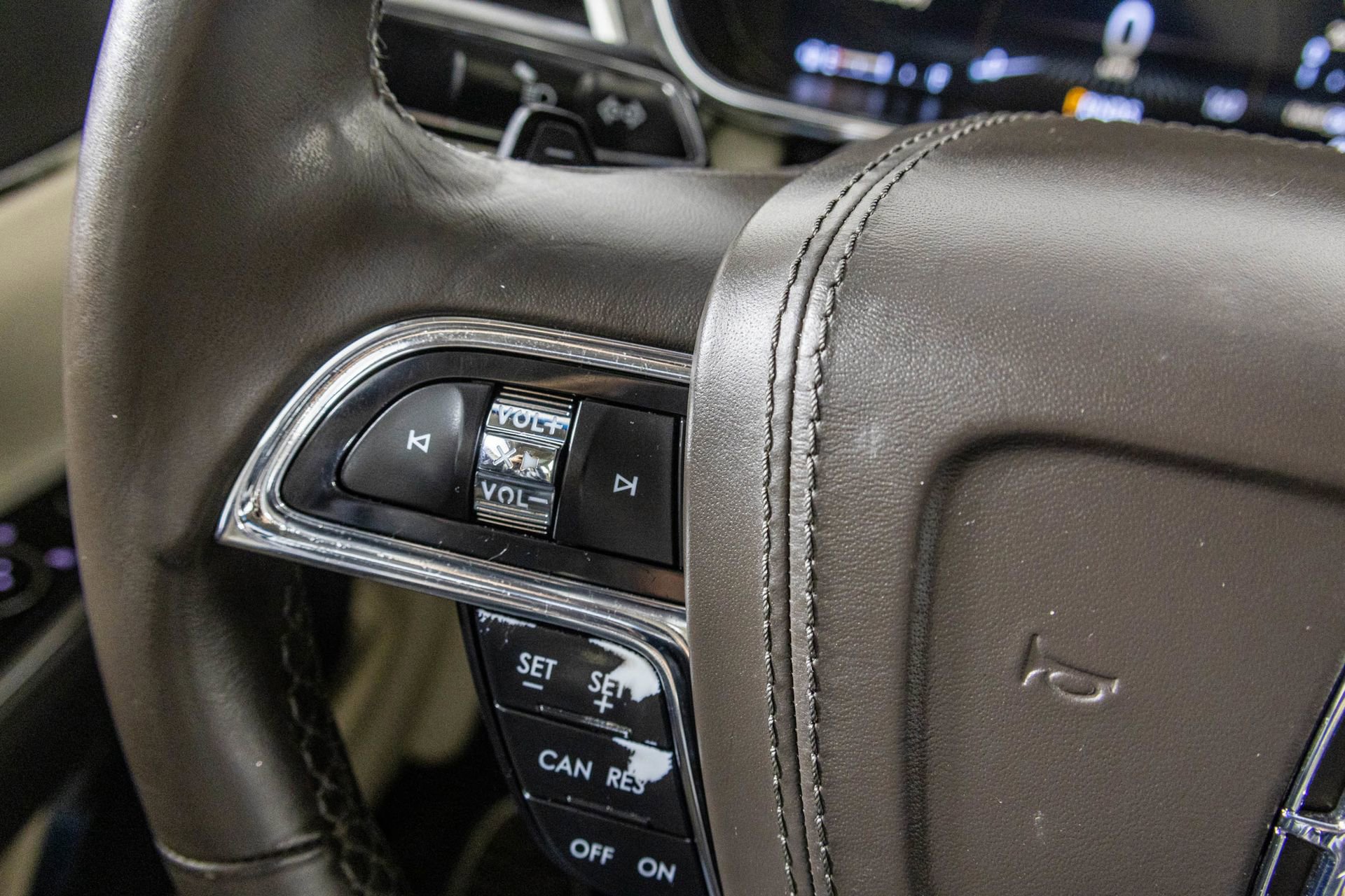 Used 2018 Lincoln Continental Select image 33