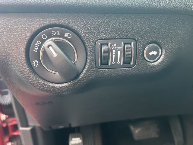 Used 2021 Chrysler 300 Touring w/ Chrome Appearance Package image 6