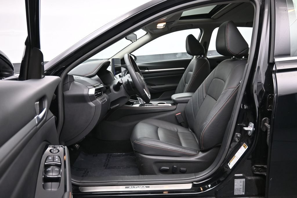 Used 2025 Nissan Altima 2.5 SR w/ SR Premium Package FWD image 22