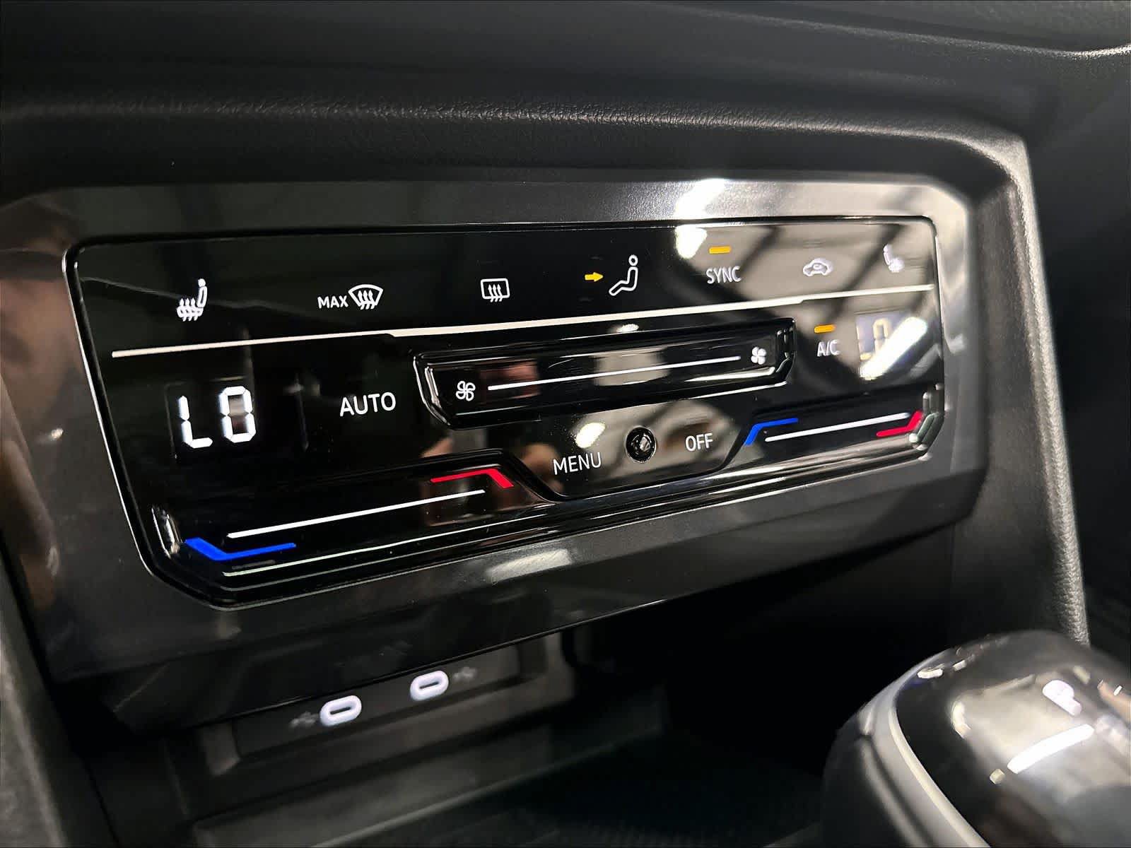 Used 2023 Volkswagen Tiguan SE R-Line FWD image 18