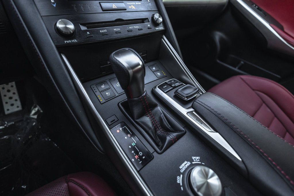 Used 2018 Lexus IS 350 AWD image 15