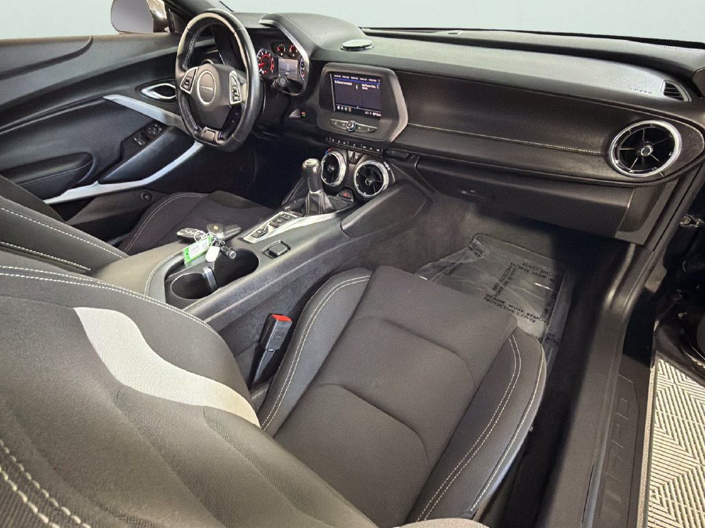 Used 2020 Chevrolet Camaro LS RWD image 31