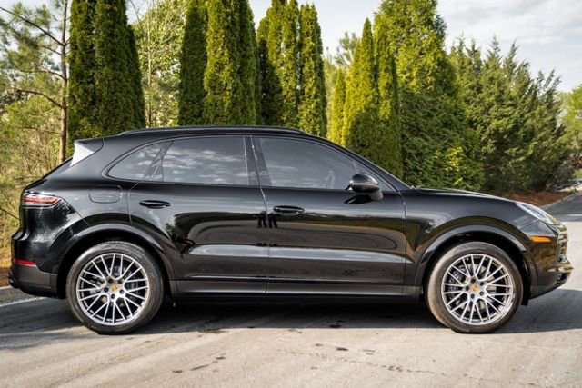 Used 2023 Porsche Cayenne Platinum Edition image 12
