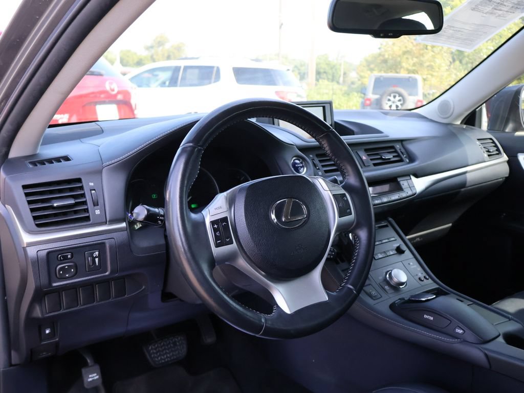 Used 2012 Lexus CT 200h Premium w/ Leather Pkg FWD image 16