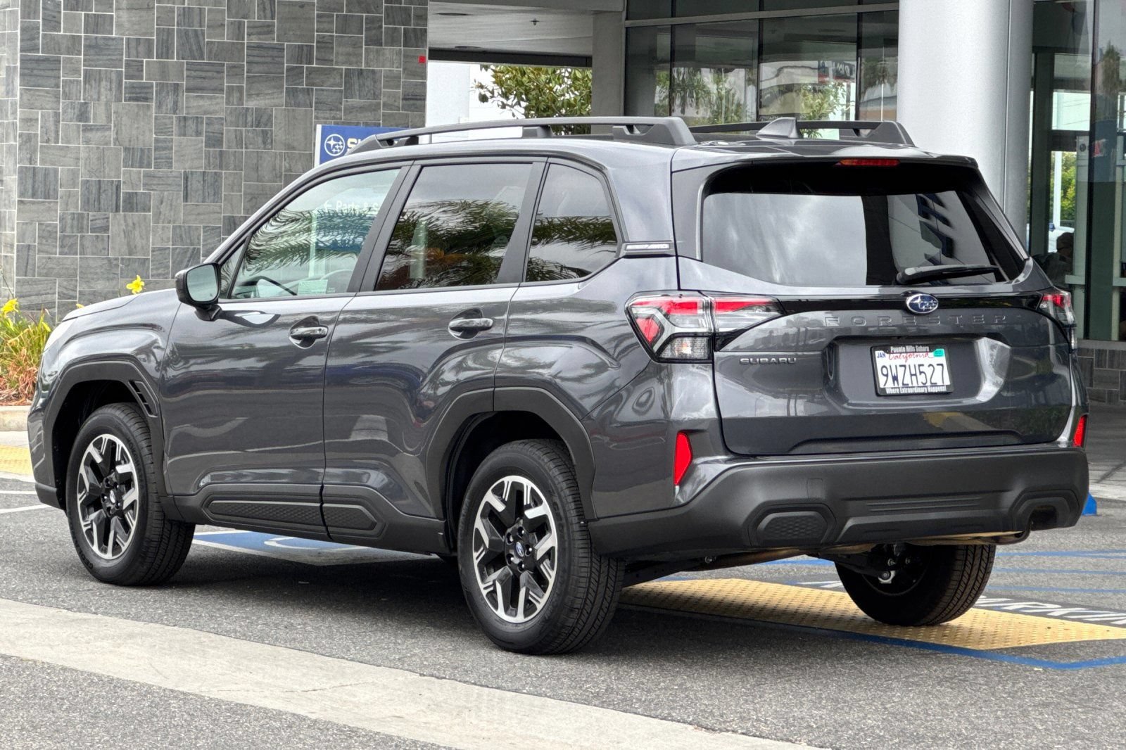 Certified 2025 Subaru Forester Premium AWD/4WD image 6