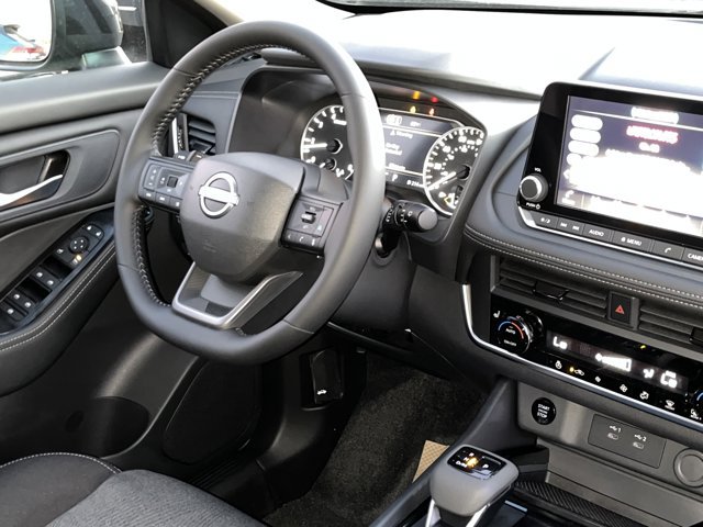 New 2026 Nissan Rogue SV w/ Cold Weather Package AWD/4WD image 9