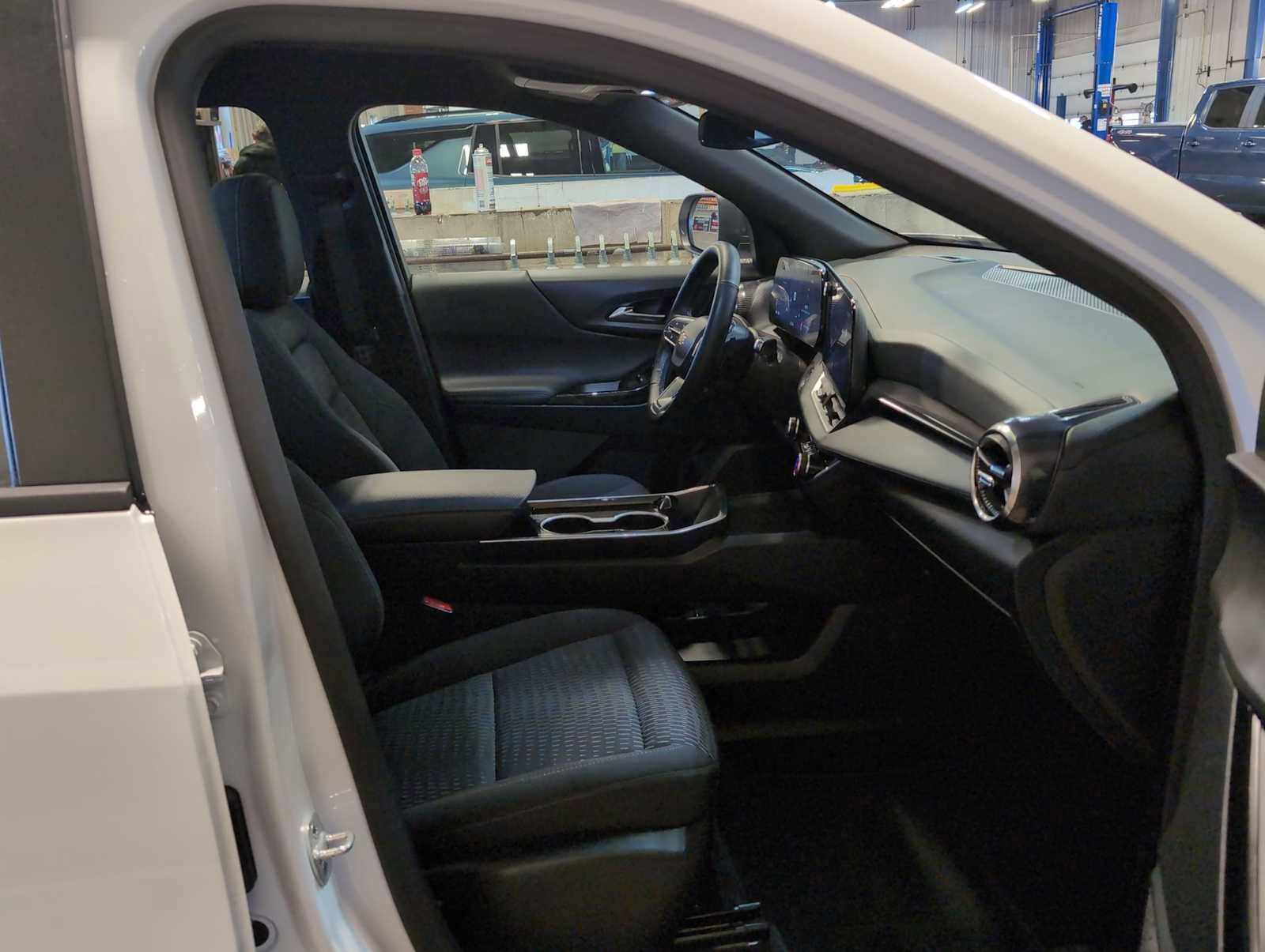 Used 2025 Chevrolet Equinox LT image 27