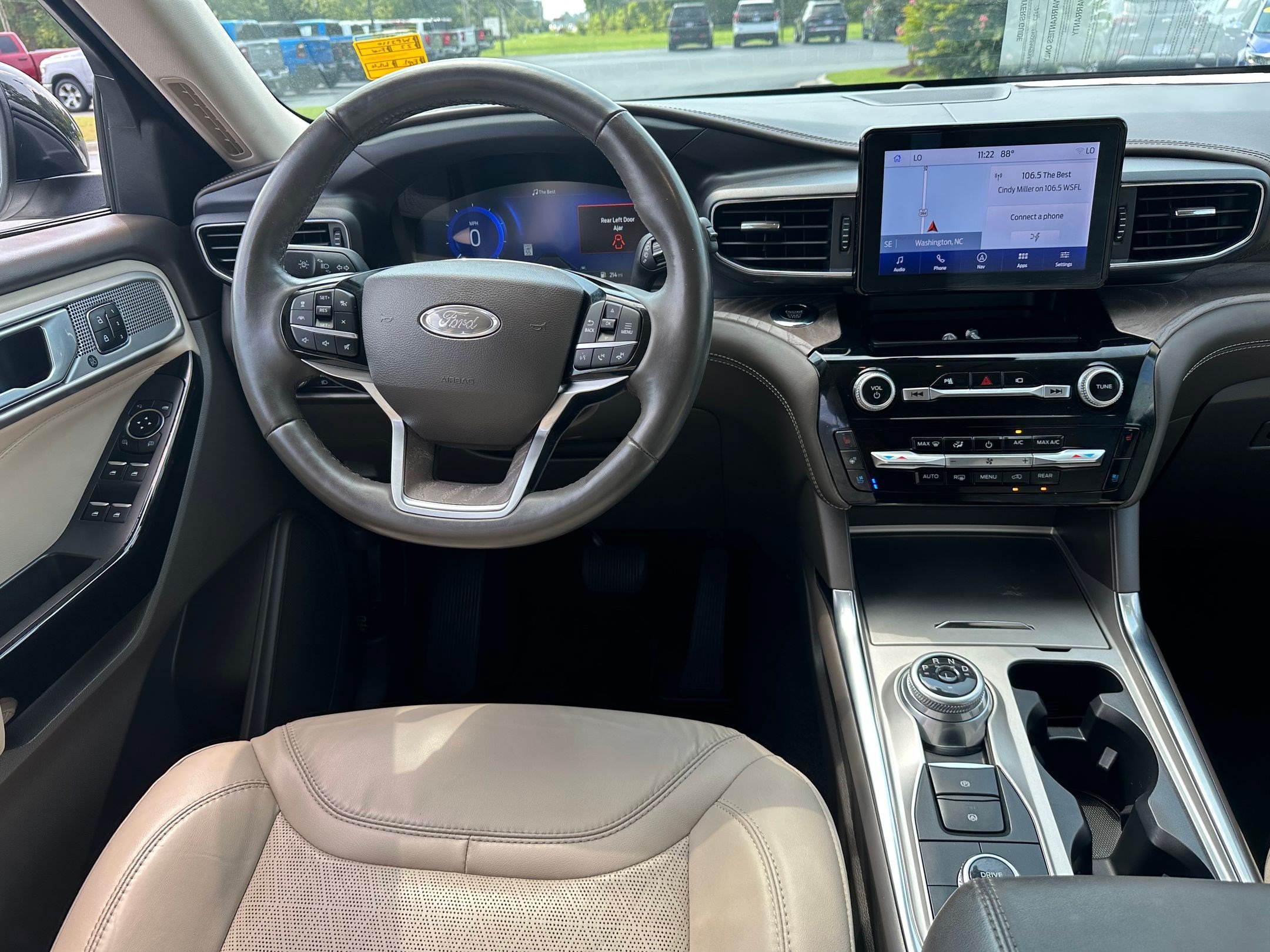 Used 2023 Ford Explorer Platinum AWD/4WD image 12