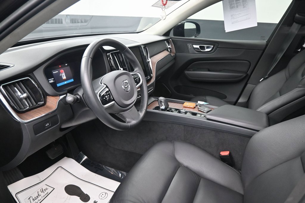 Used 2023 Volvo XC60 B5 Plus image 31