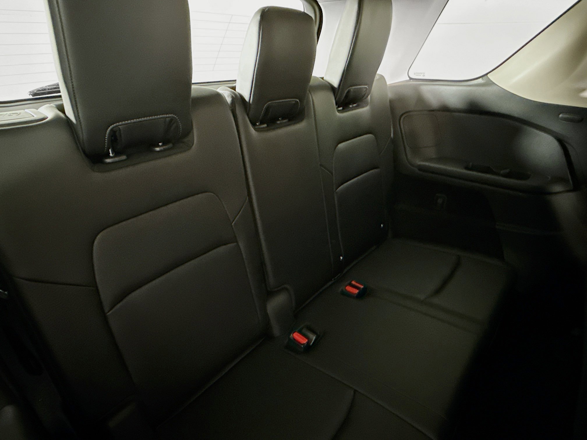 Used 2024 Nissan Pathfinder SL w/ Black Appearance Package image 35