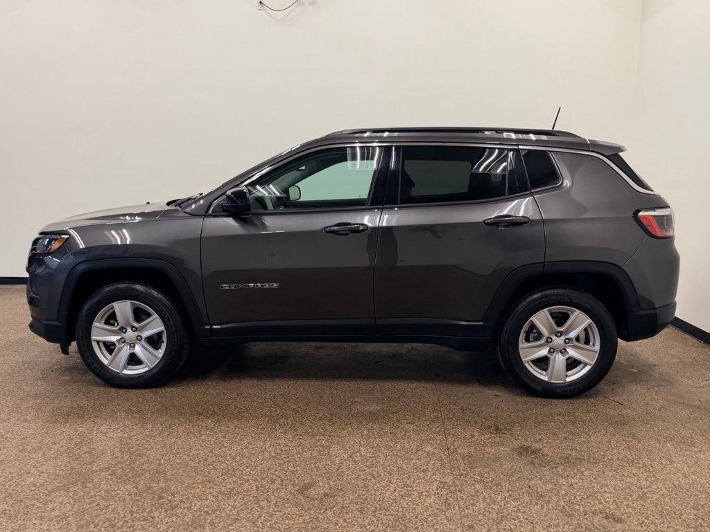 Used 2022 Jeep Compass Latitude w/ Convenience Group AWD/4WD image 2