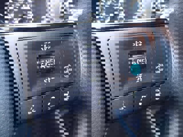 Used 2023 Nissan Rogue SV image 18