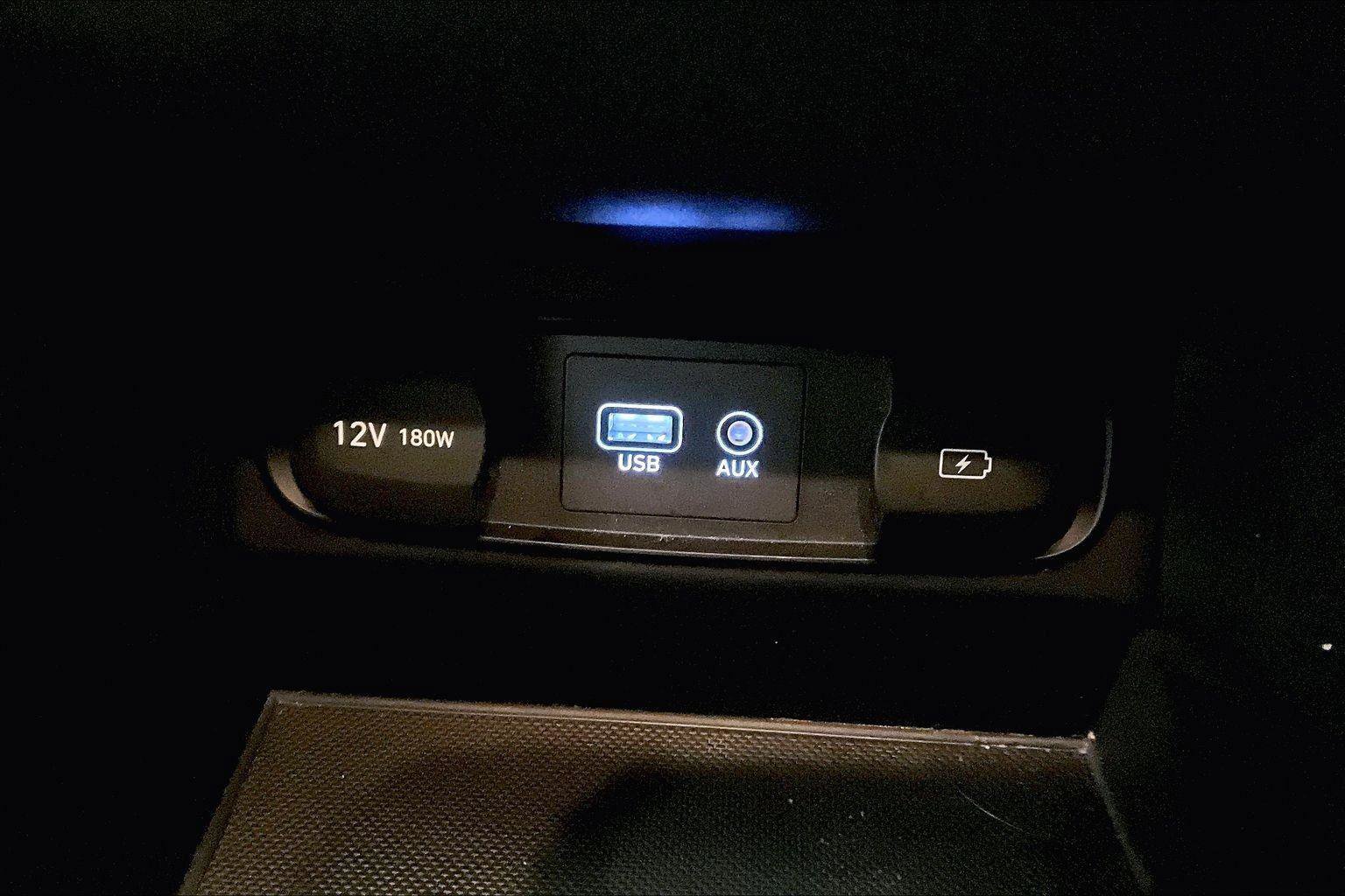 Used 2020 Hyundai Santa Fe SE image 31