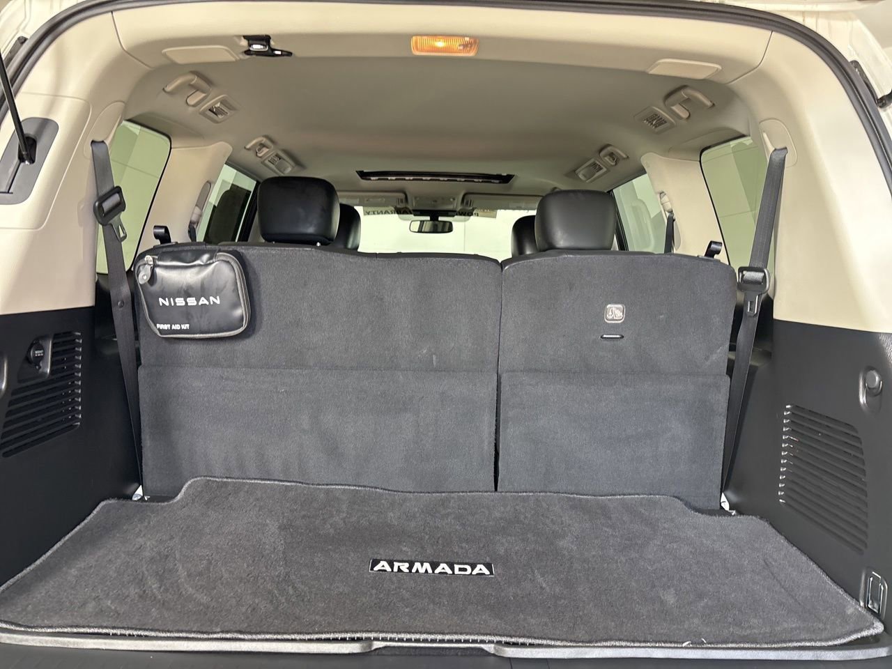 Used 2024 Nissan Armada SL w/ Captain's Chairs Package image 28