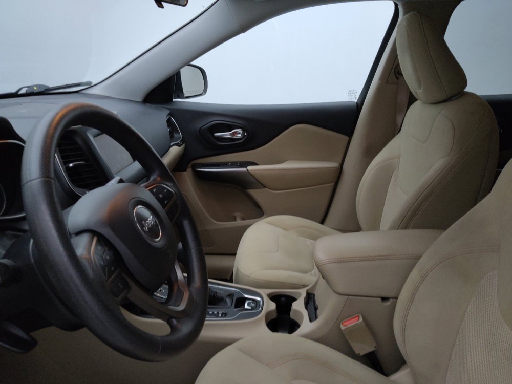 Used 2019 Jeep Cherokee Latitude w/ Popular Appearance Group image 17