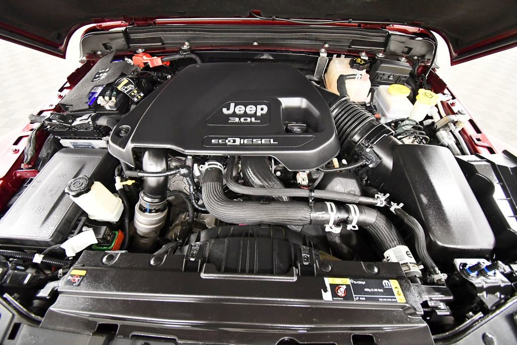 Used 2021 Jeep Wrangler Unlimited Sahara w/ Dual Top Group AWD/4WD image 12