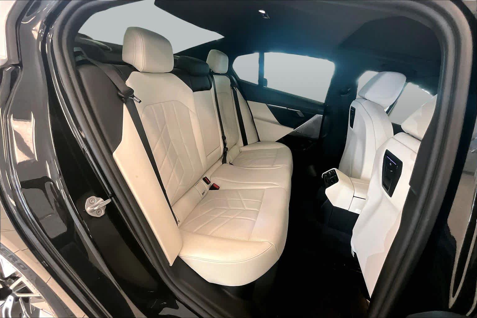 Used 2024 BMW 530i w/ Premium Package RWD image 18