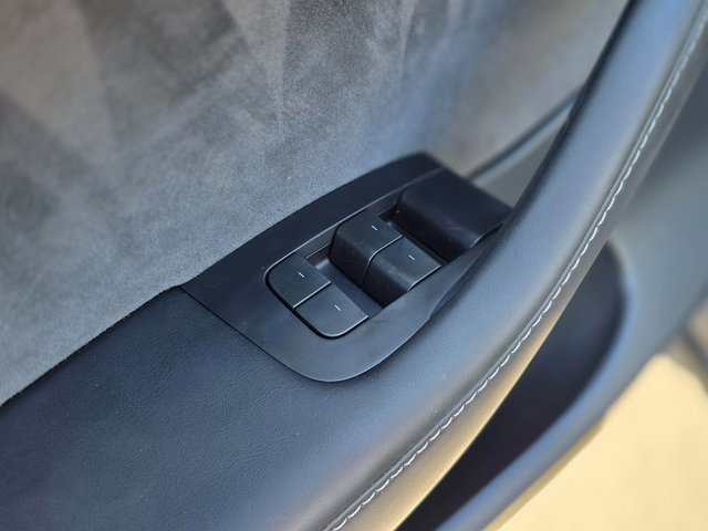 Used 2023 Tesla Model Y 2WD image 22