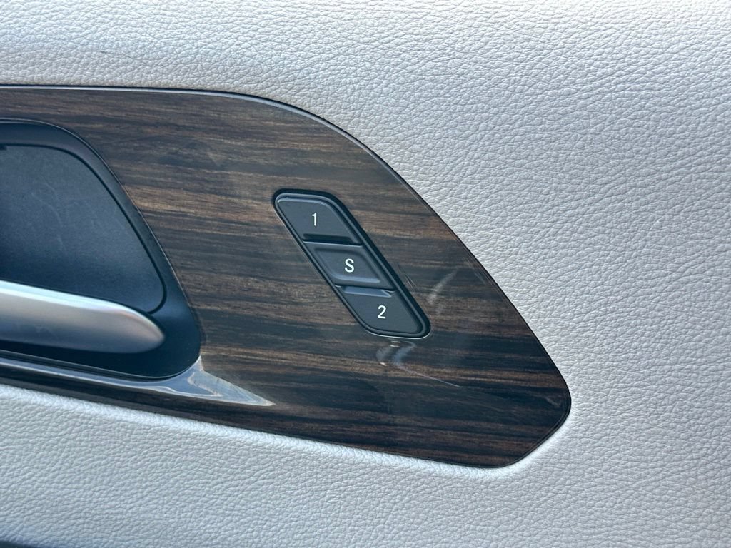 Used 2023 Chrysler Pacifica Limited FWD image 44