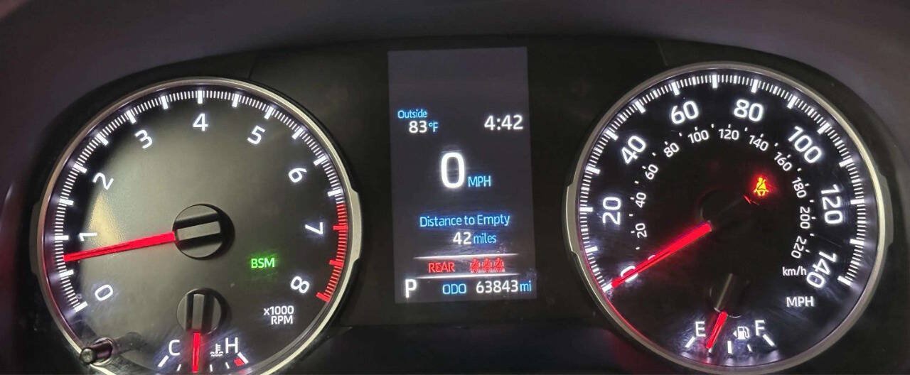 Used 2022 Toyota RAV4 XLE AWD/4WD image 30