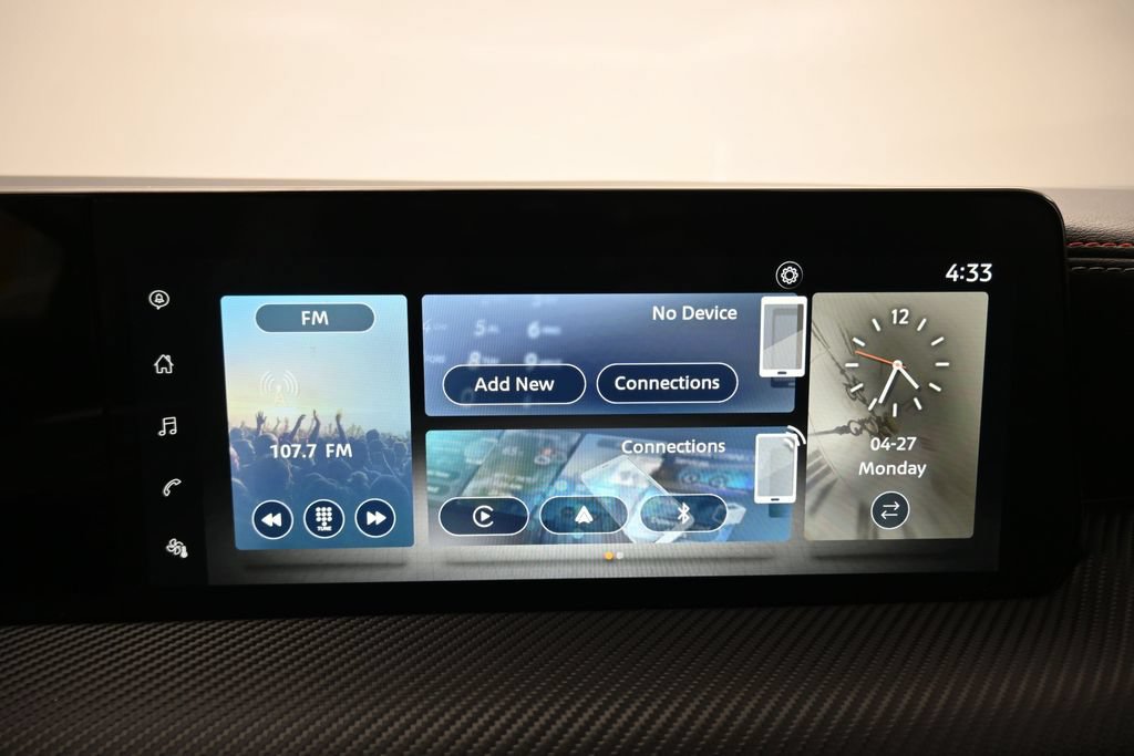 Used 2025 Nissan Kicks SR FWD image 17