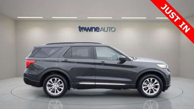 Used 2023 Ford Explorer XLT w/ Equipment Group 202A image 5
