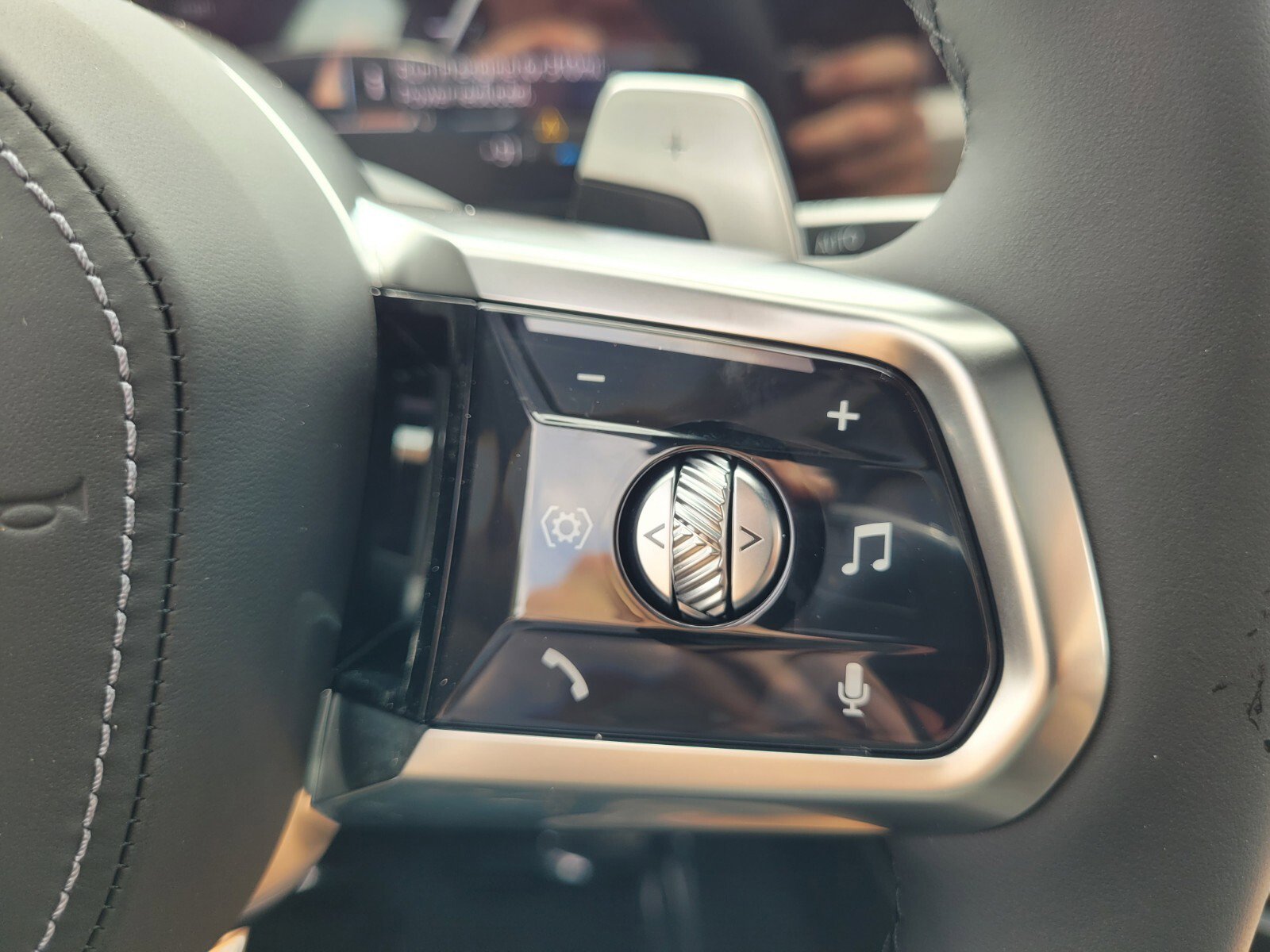 Used 2026 BMW 760i xDrive w/ Executive Package image 27