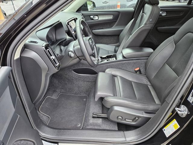 Used 2025 Volvo XC40 B5 Plus AWD/4WD image 17