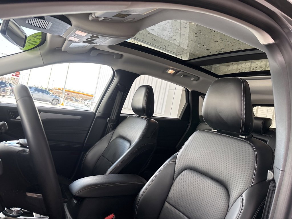 Used 2024 Ford Escape Platinum image 9