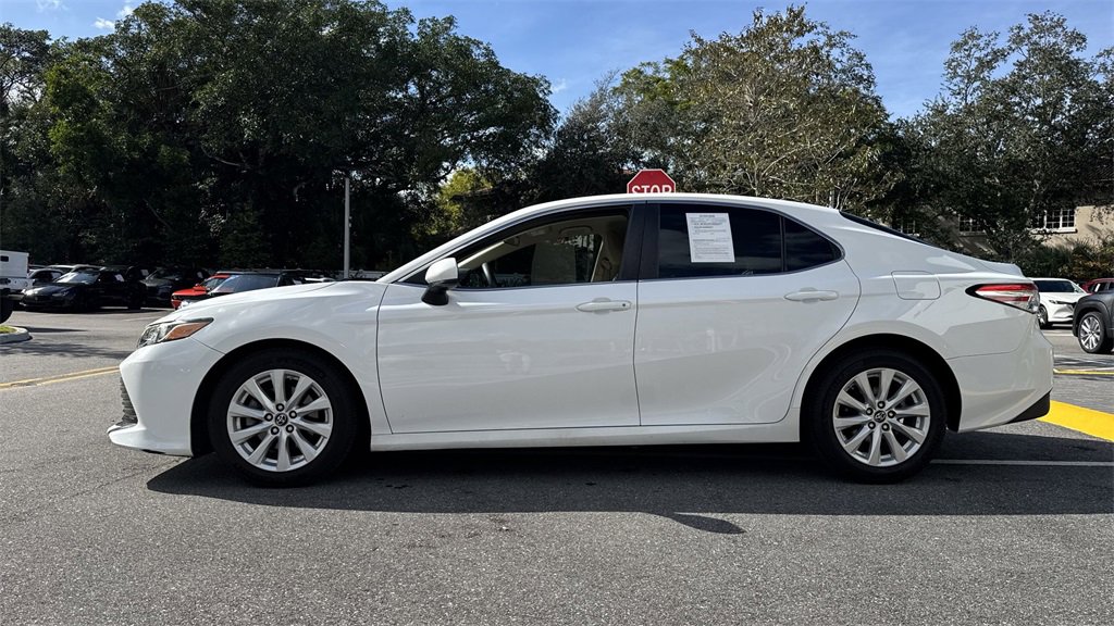 Used 2018 Toyota Camry LE image 28