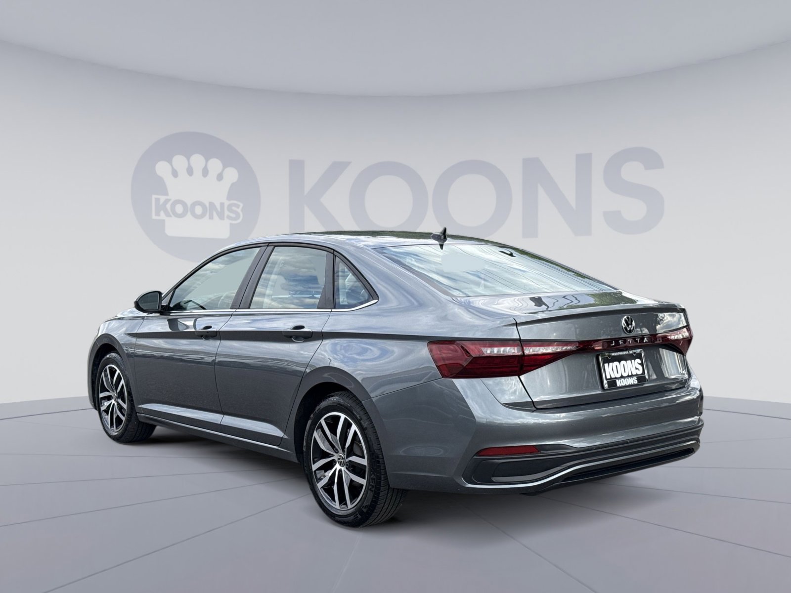 Used 2025 Volkswagen Jetta SE image 4