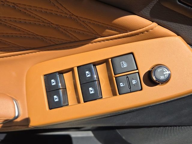 Used 2020 Toyota Avalon Limited FWD image 12