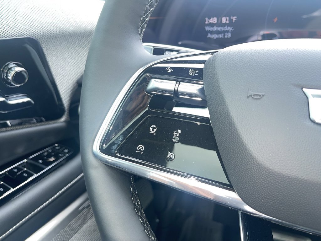 New 2027 Cadillac Optiq Luxury w/ LPO, Floor Liner Package AWD/4WD image 20