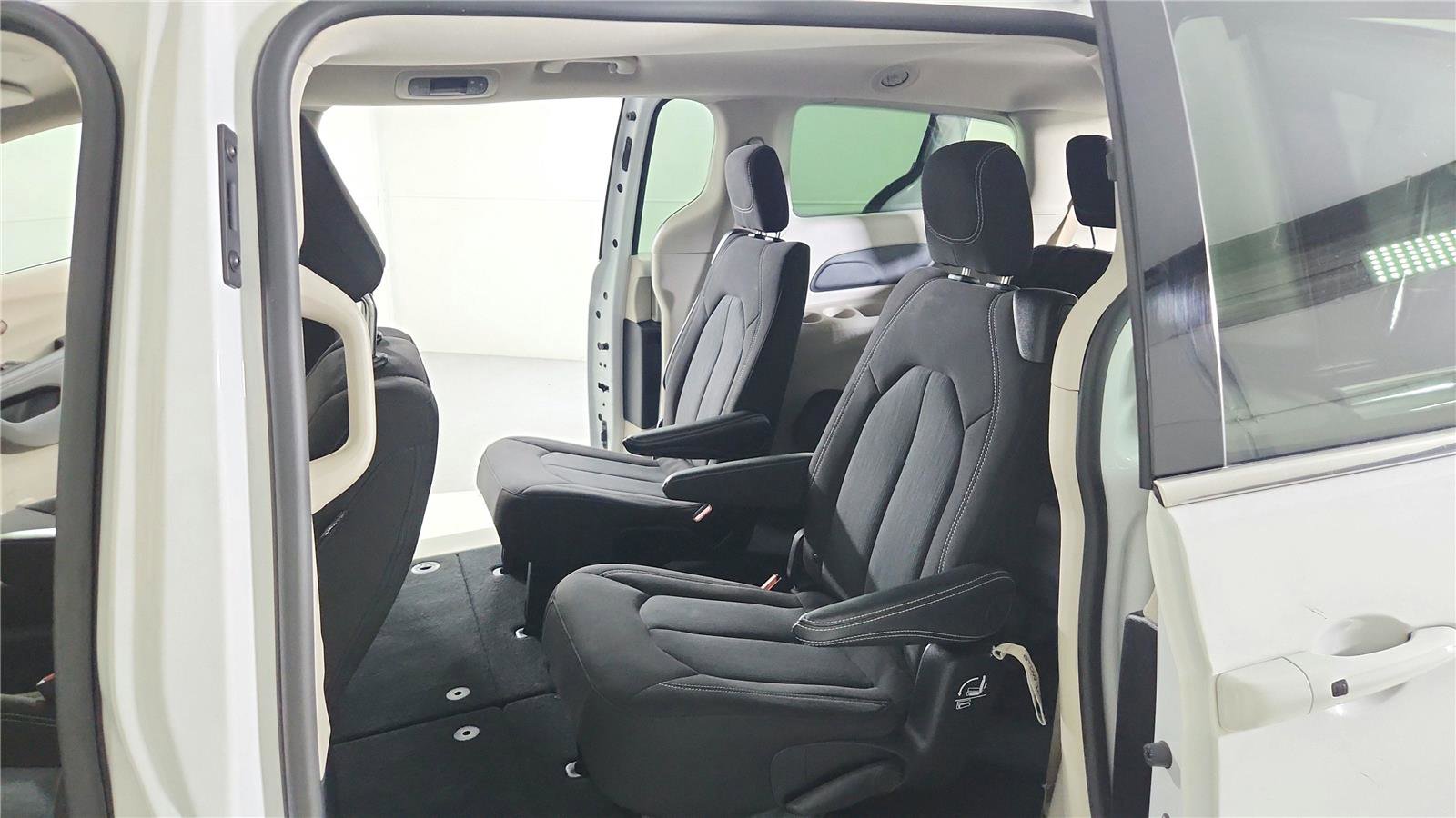 Used 2024 Chrysler Voyager LX FWD image 16