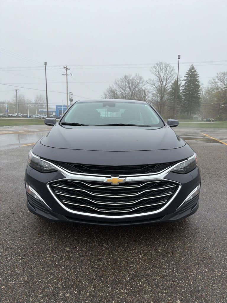 Used 2025 Chevrolet Malibu LS FWD image 2