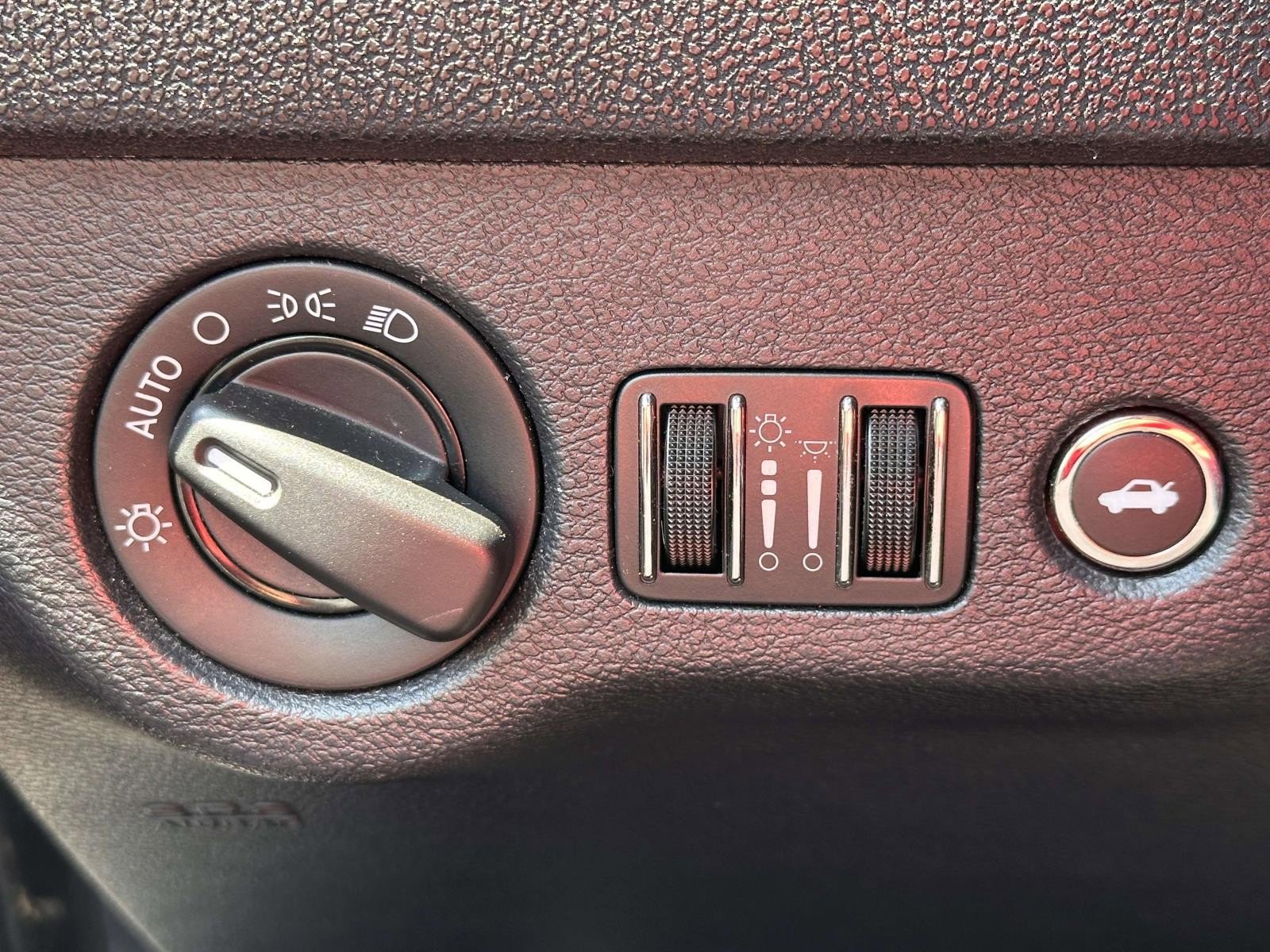 Used 2011 Dodge Charger SE RWD image 20