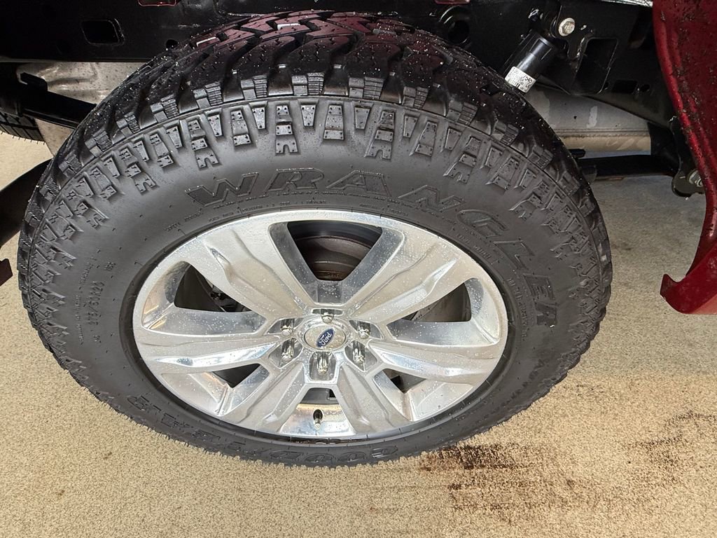 Used 2017 Ford F150 Platinum w/ Equipment Group 701A Luxury image 8