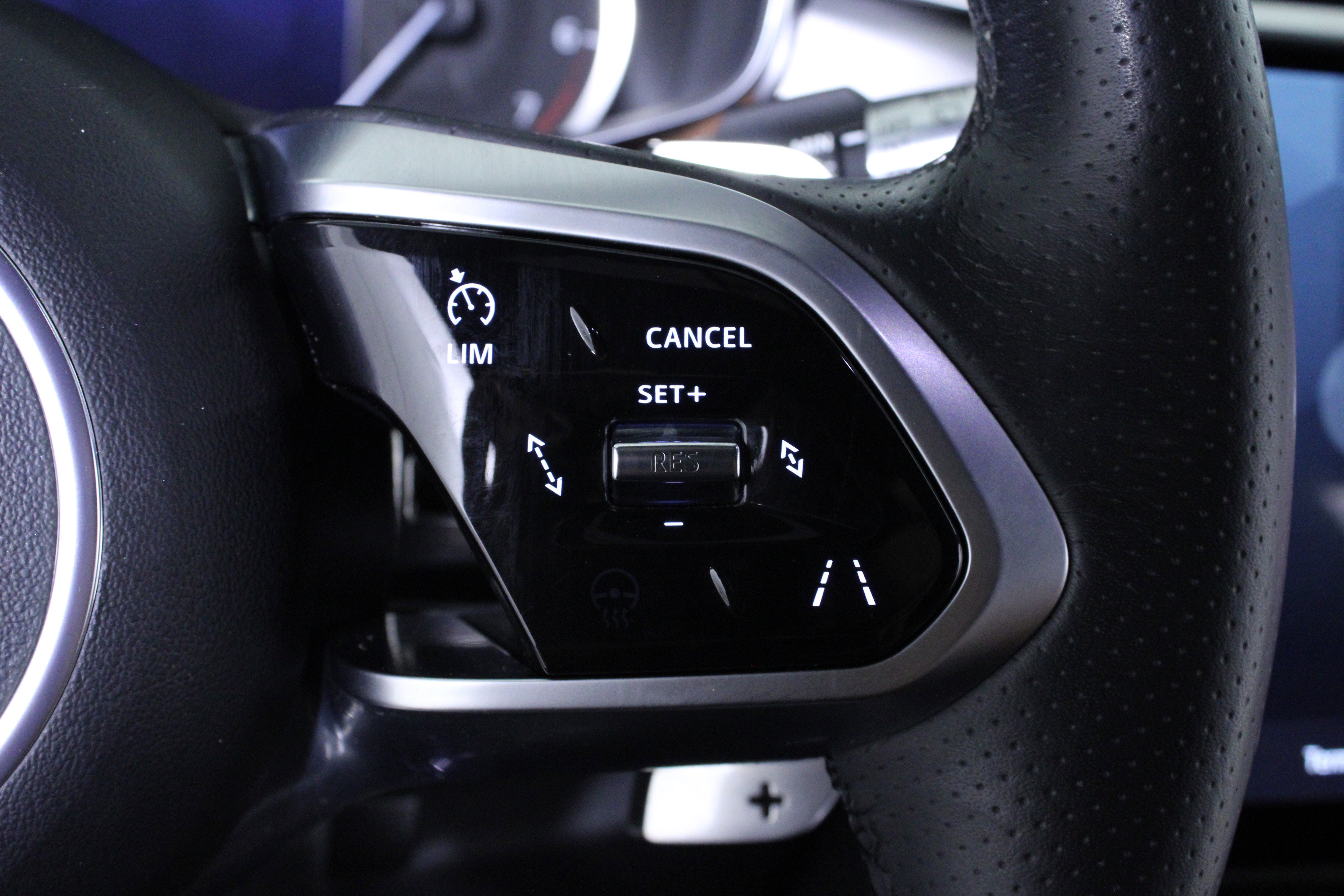 Used 2023 Jaguar F-PACE R-Dynamic S image 24