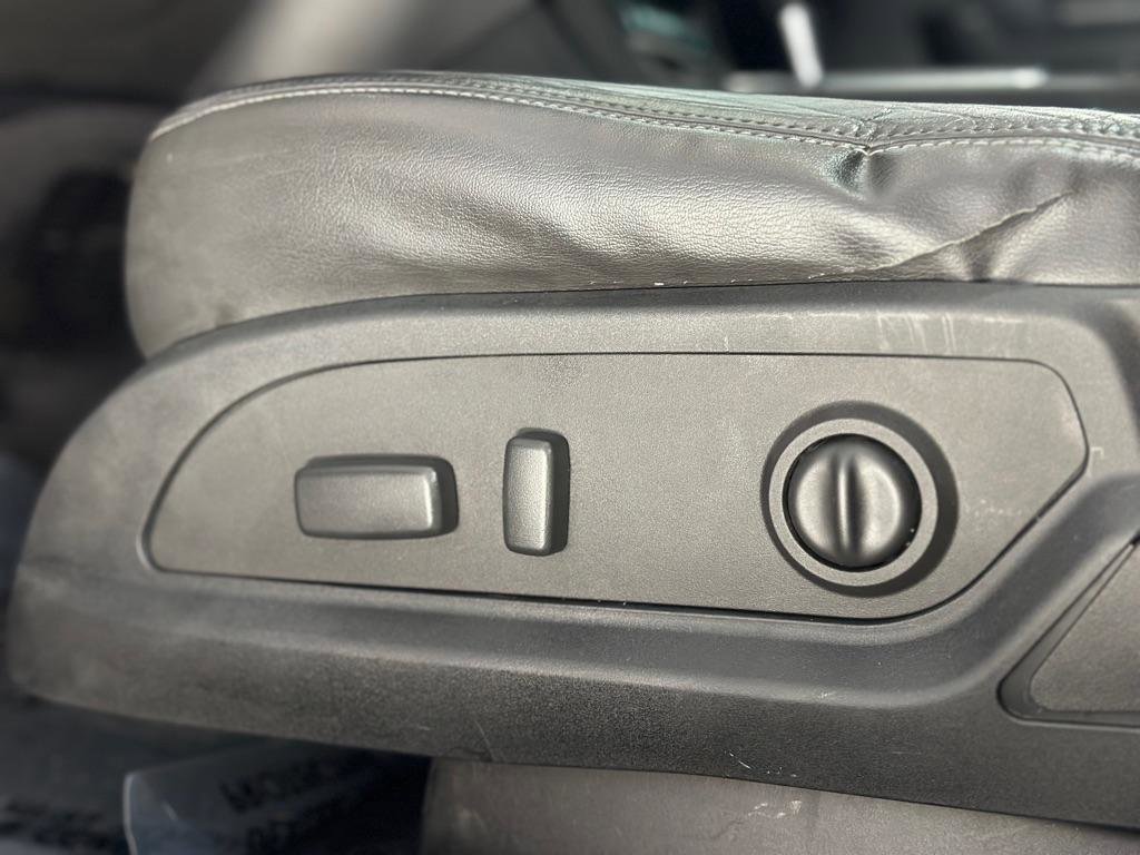 Used 2017 Chevrolet Traverse LT image 25