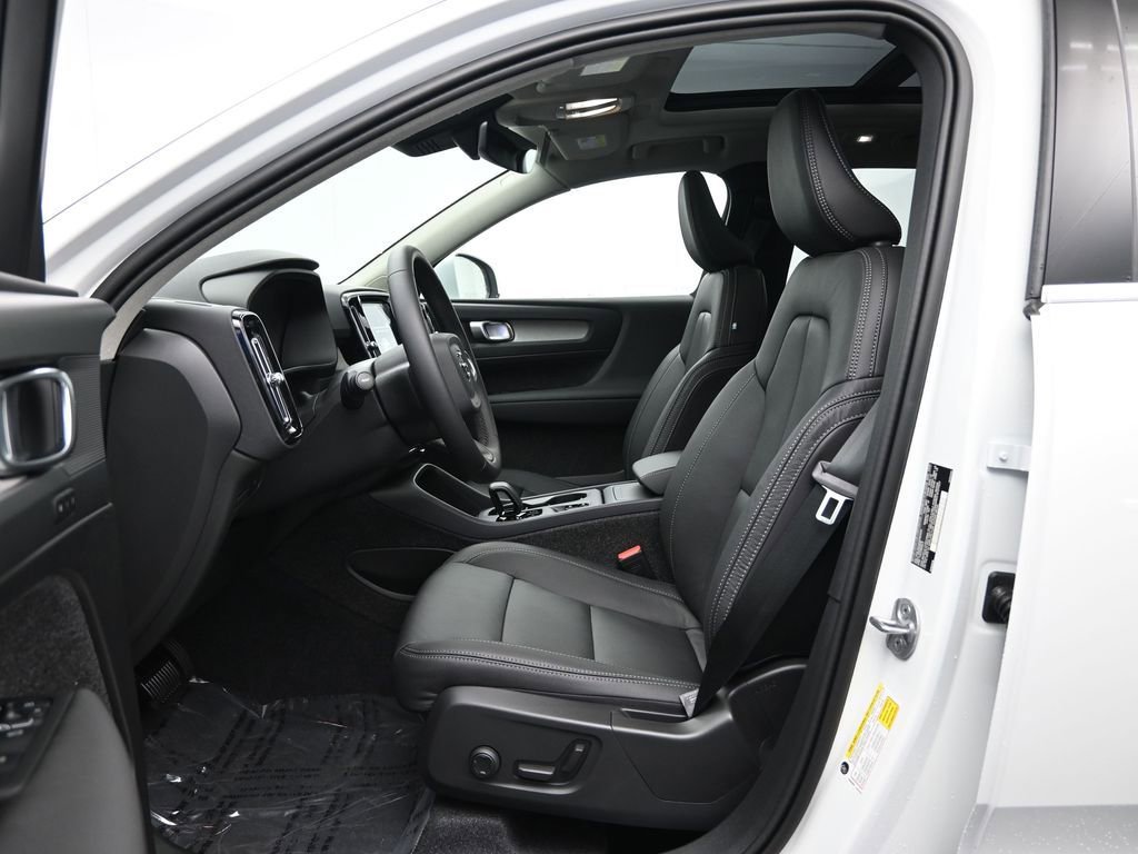 New 2025 Volvo XC40 B5 Core w/ Protection Package Premier image 20
