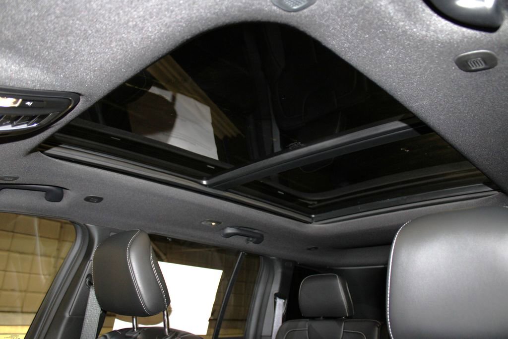 New 2025 Jeep Grand Cherokee Limited w/ Luxury Tech Group II image 21