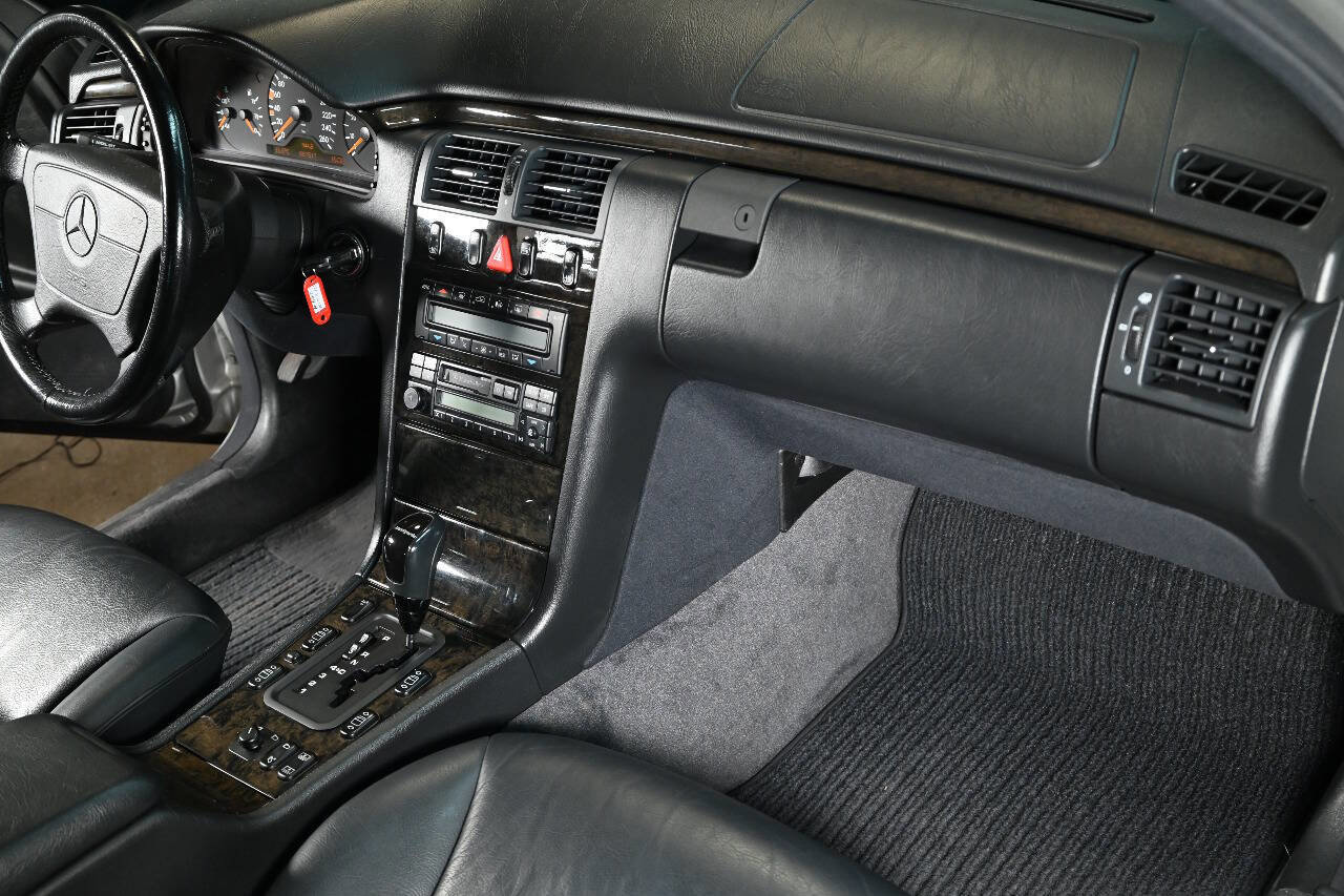 Used 1997 Mercedes-Benz E 420 image 21