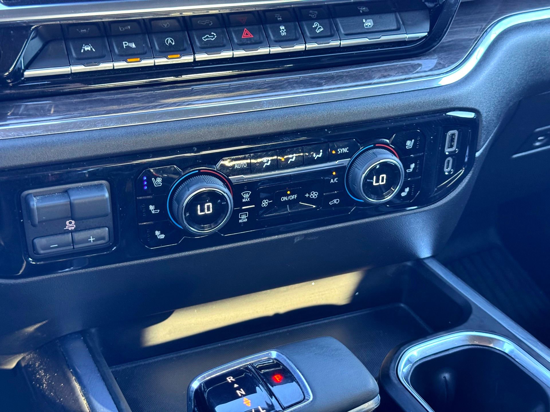 Used 2024 Chevrolet Silverado 1500 LTZ w/ LTZ Convenience Package II image 27