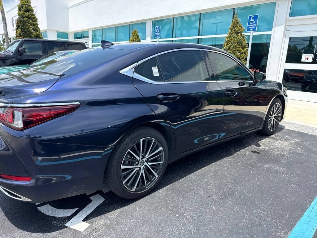 Used 2025 Lexus ES 350 w/ Premium Package FWD image 10