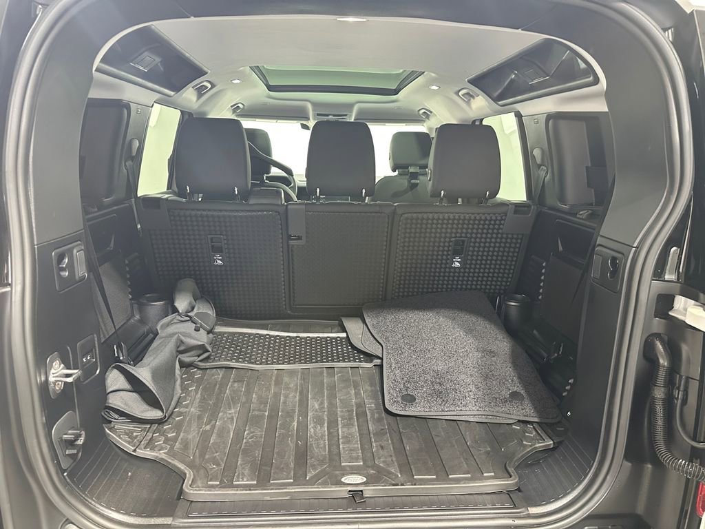 Used 2025 Land Rover Defender 110 S image 15