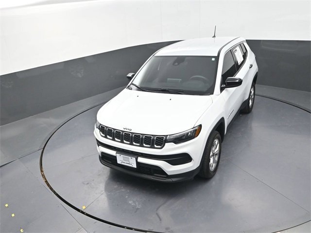 Used 2025 Jeep Compass Sport image 11