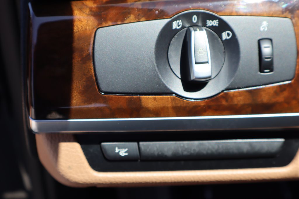 Used 2014 BMW 750Li xDrive AWD/4WD image 28